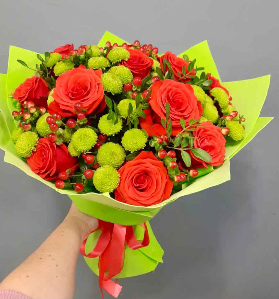 Букет цветов из: Хризантемы и Розы в Поселок Конезавода