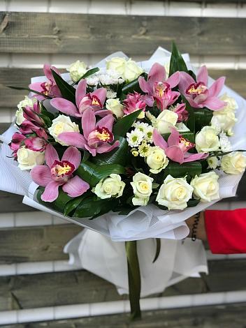 Букет цветов из: Розы и Хризантемы в Поселок Конезавода