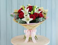 Букет цветов из:  Лилии и Розы в Поселок Конезавода