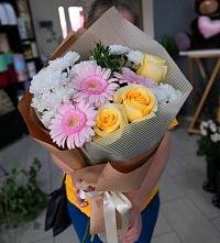 Букет цветов из:  Герберы, Розы и Хризантемы в Поселок Конезавода