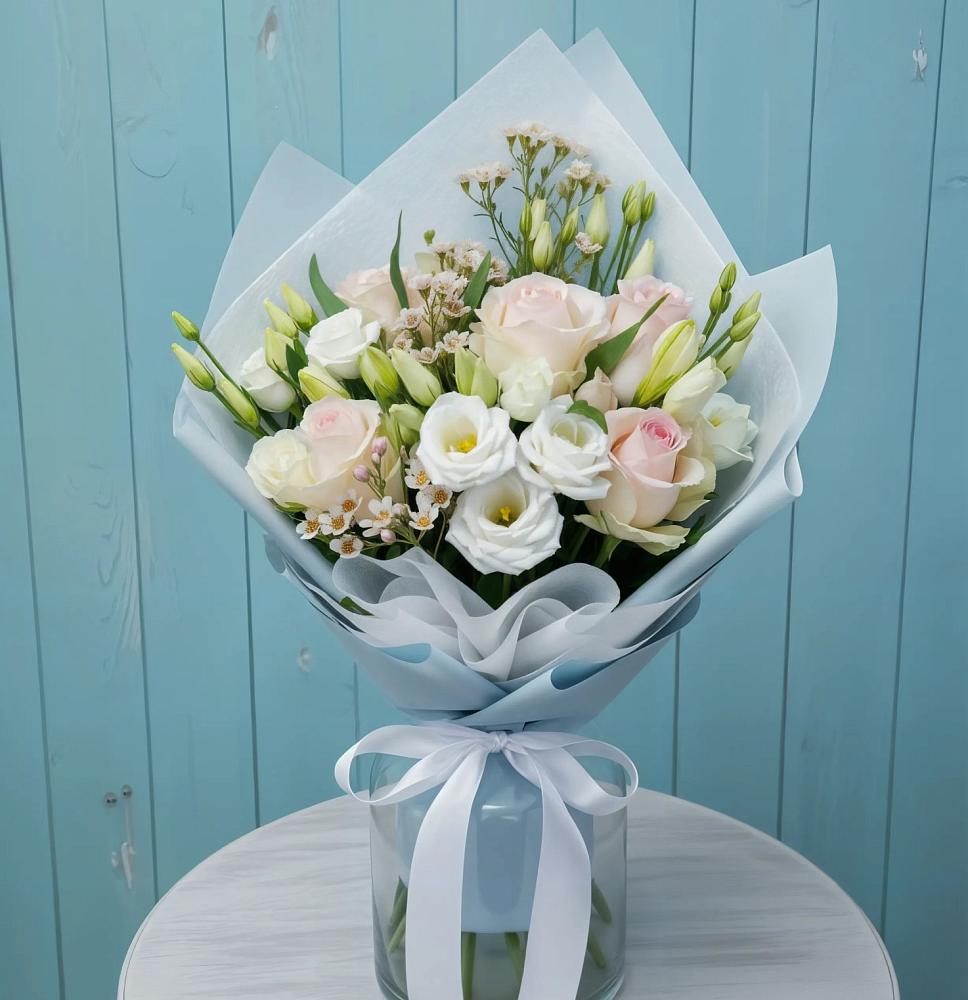 Букет цветов из: Розы и Лизиантусы в Поселок Конезавода