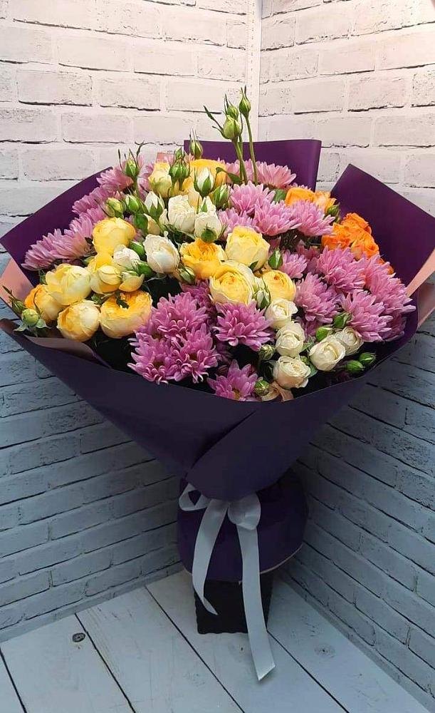 Букет цветов из: Хризантемы и Розы в Поселок Конезавода