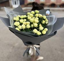 Букет Белые кустовые розы Солинеро в Поселок Конезавода