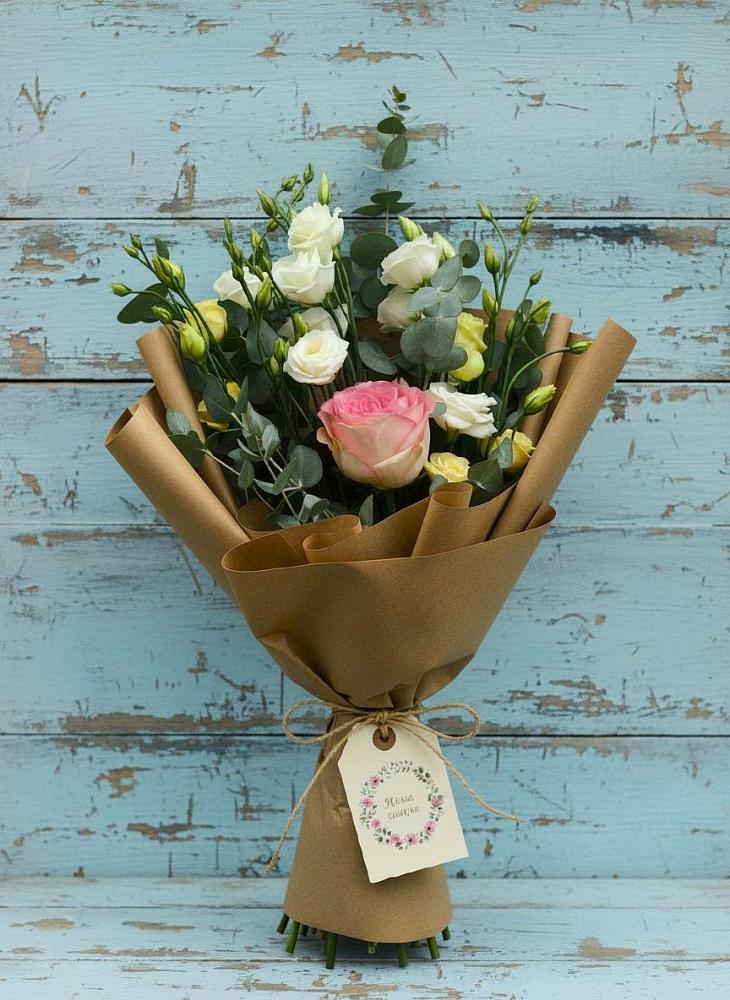 Букет цветов из: Розы и Лизиантусы в Поселок Конезавода