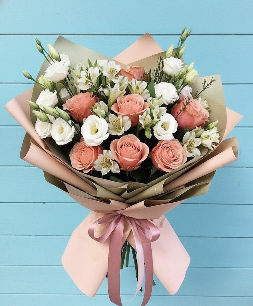 Букет цветов из: Розы, Альстромерии и Лизиантусы в Поселок Конезавода