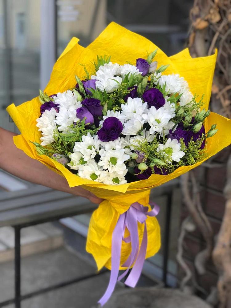 Букет цветов из: Ирисы, Хризантемы и Ромашки в Поселок Конезавода