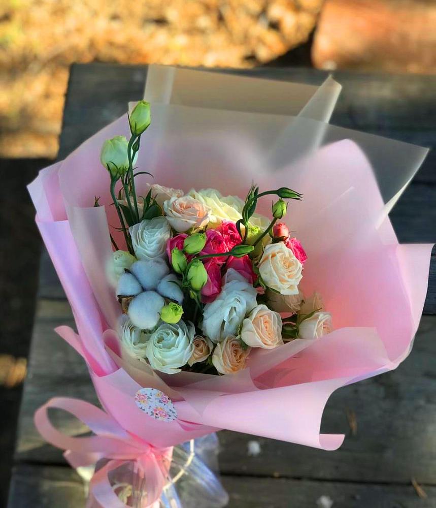 Букет цветов из: Розы и Лизиантусы в Поселок Конезавода