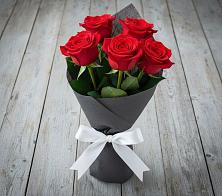 Букет 5 Красных роз Эдлесс Лав в Поселок Конезавода