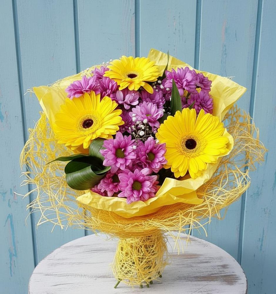 Букет цветов из: Хризантемы и Герберы в Поселок Конезавода
