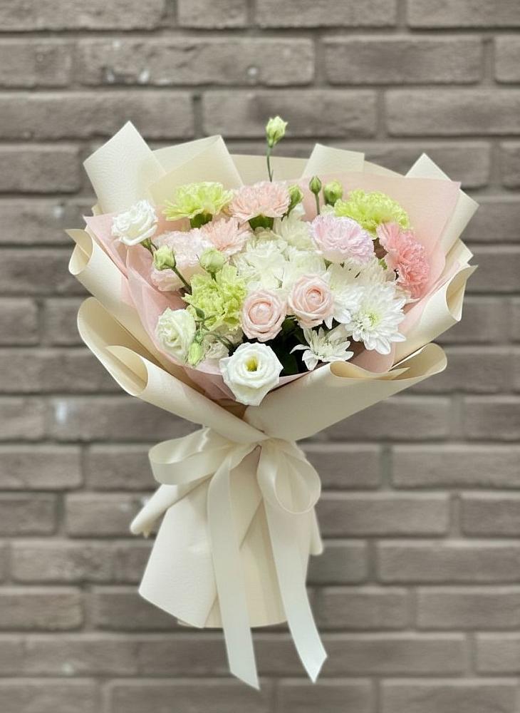 Букет цветов из: Гвоздики, Розы, Лизиантусы и Хризантемы в Поселок Конезавода