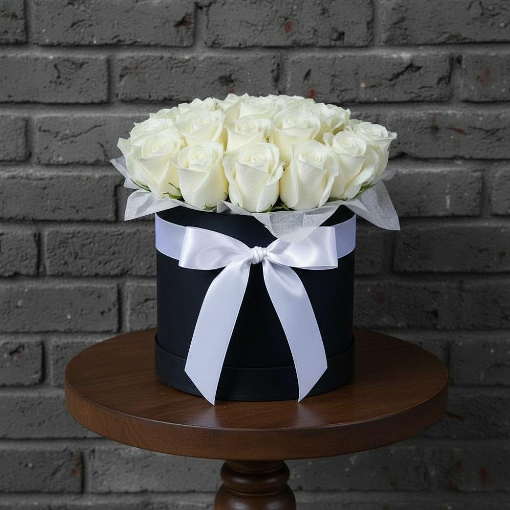 Цветочная композиция из Розы в шляпной коробке в Поселок Конезавода