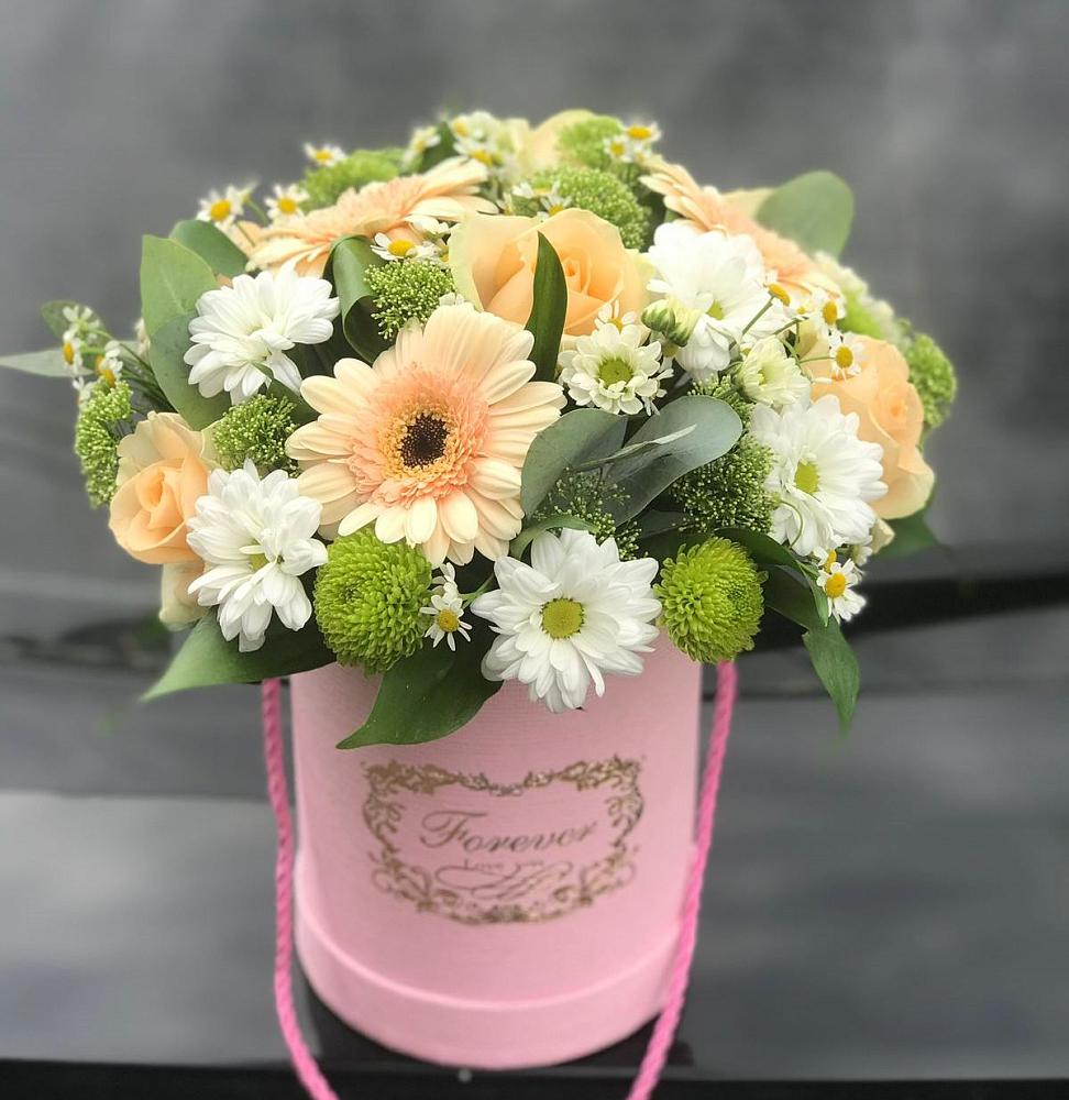 Цветочная композиция из Розы, Герберы и Хризантемы в шляпной коробке в Поселок Конезавода