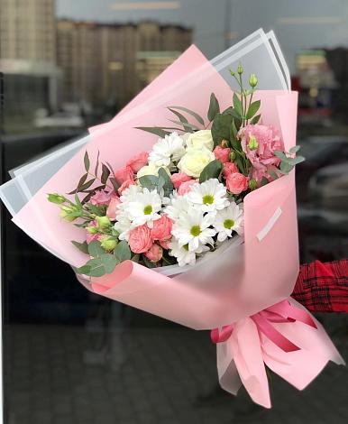 Букет цветов из: Розы, Лизиантусы и Хризантемы в Поселок Конезавода