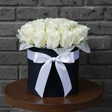 Цветочная композиция из Розы в шляпной коробке в Поселок Конезавода